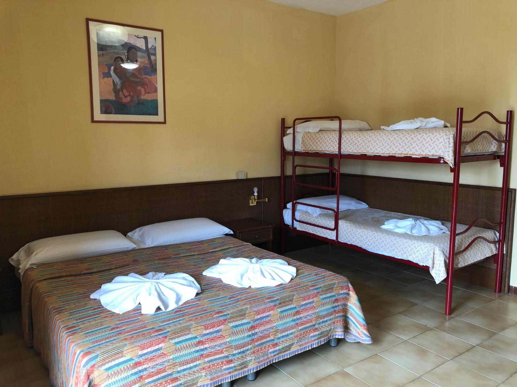 Amalfi & Restaurant Karaoke Bar 3* Lido di Jesolo