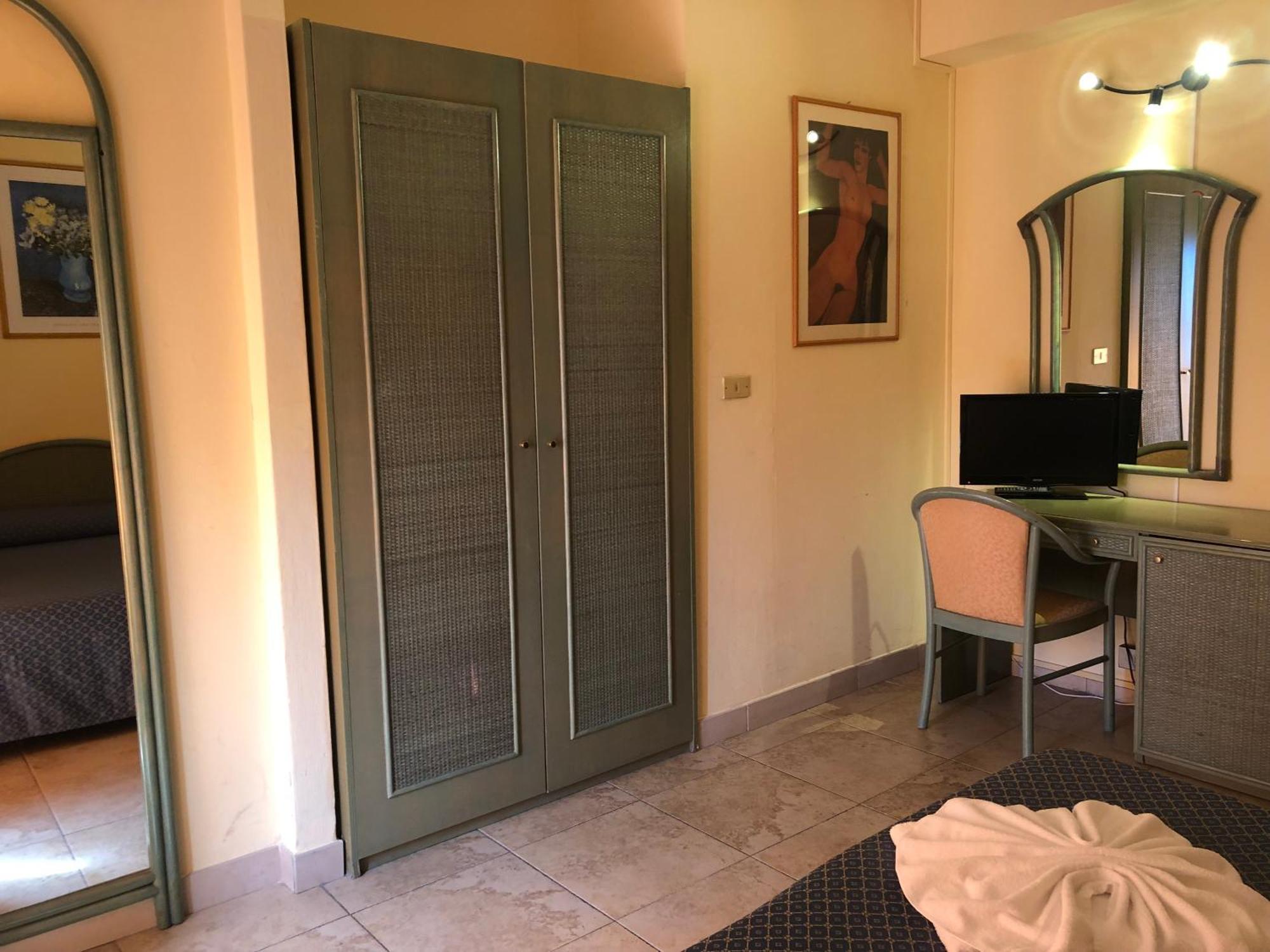 Amalfi & Restaurant Karaoke Bar Lido di Jesolo