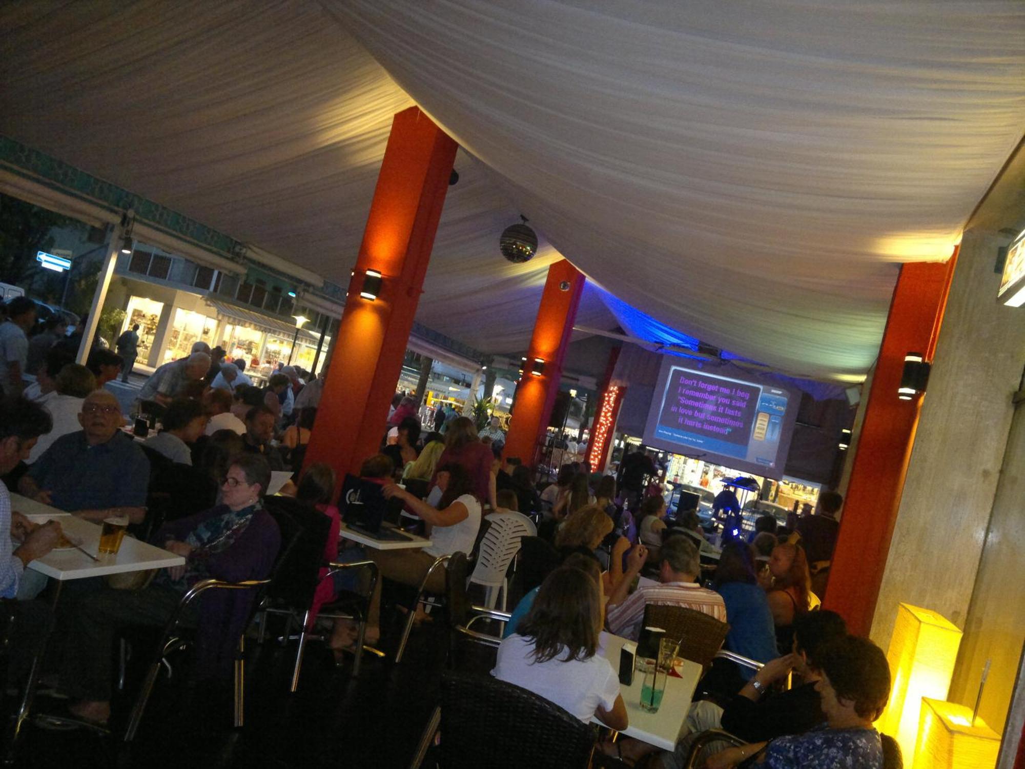 Hotel Amalfi & Restaurant Karaoke Bar 3*