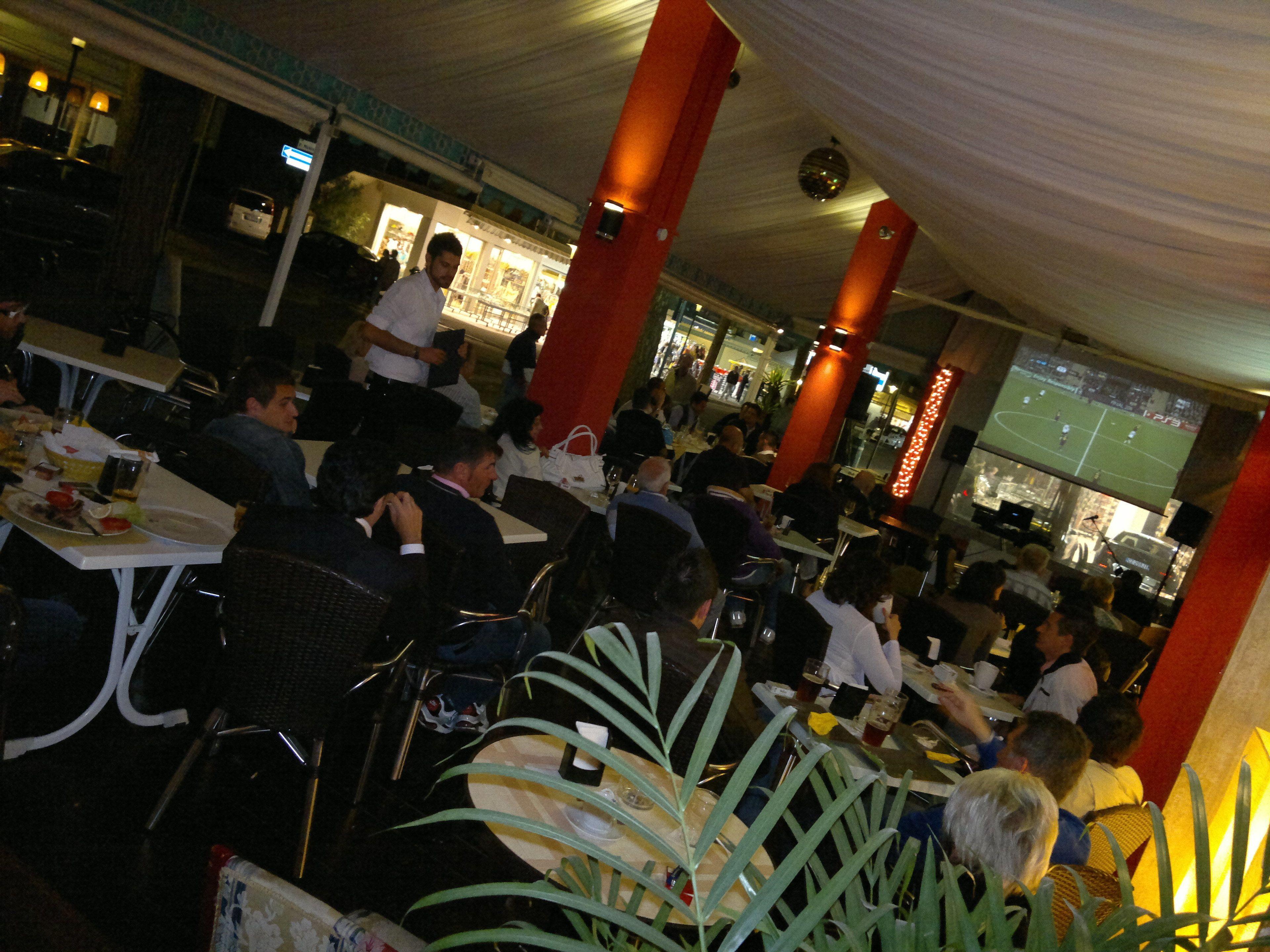 Amalfi & Restaurant Karaoke Bar Hotel