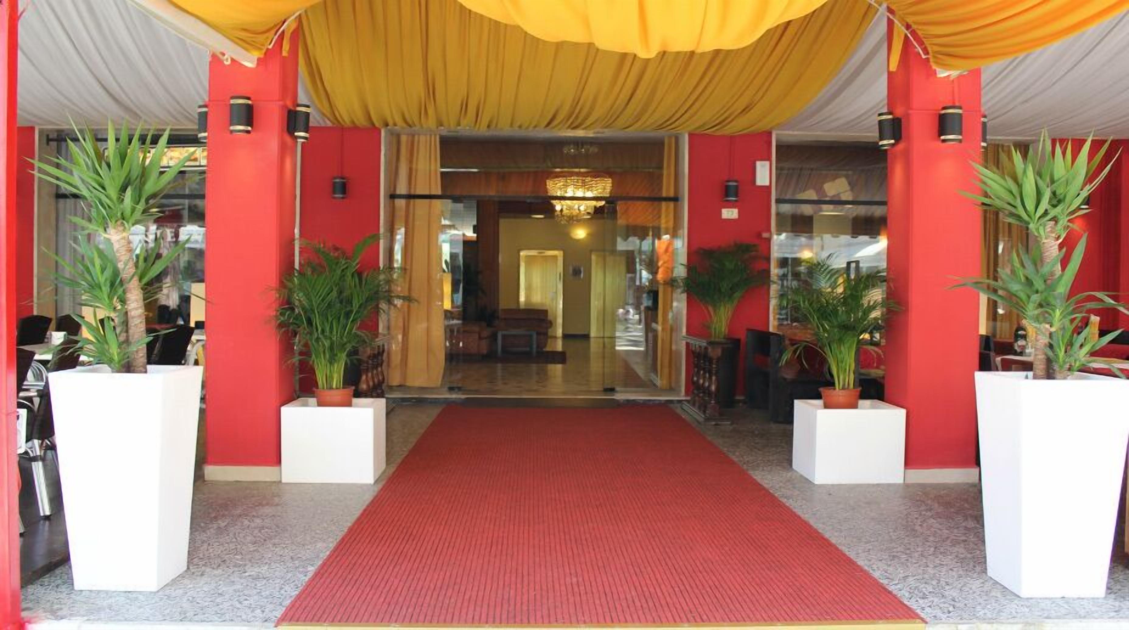 Amalfi & Restaurant Karaoke Bar Hotel