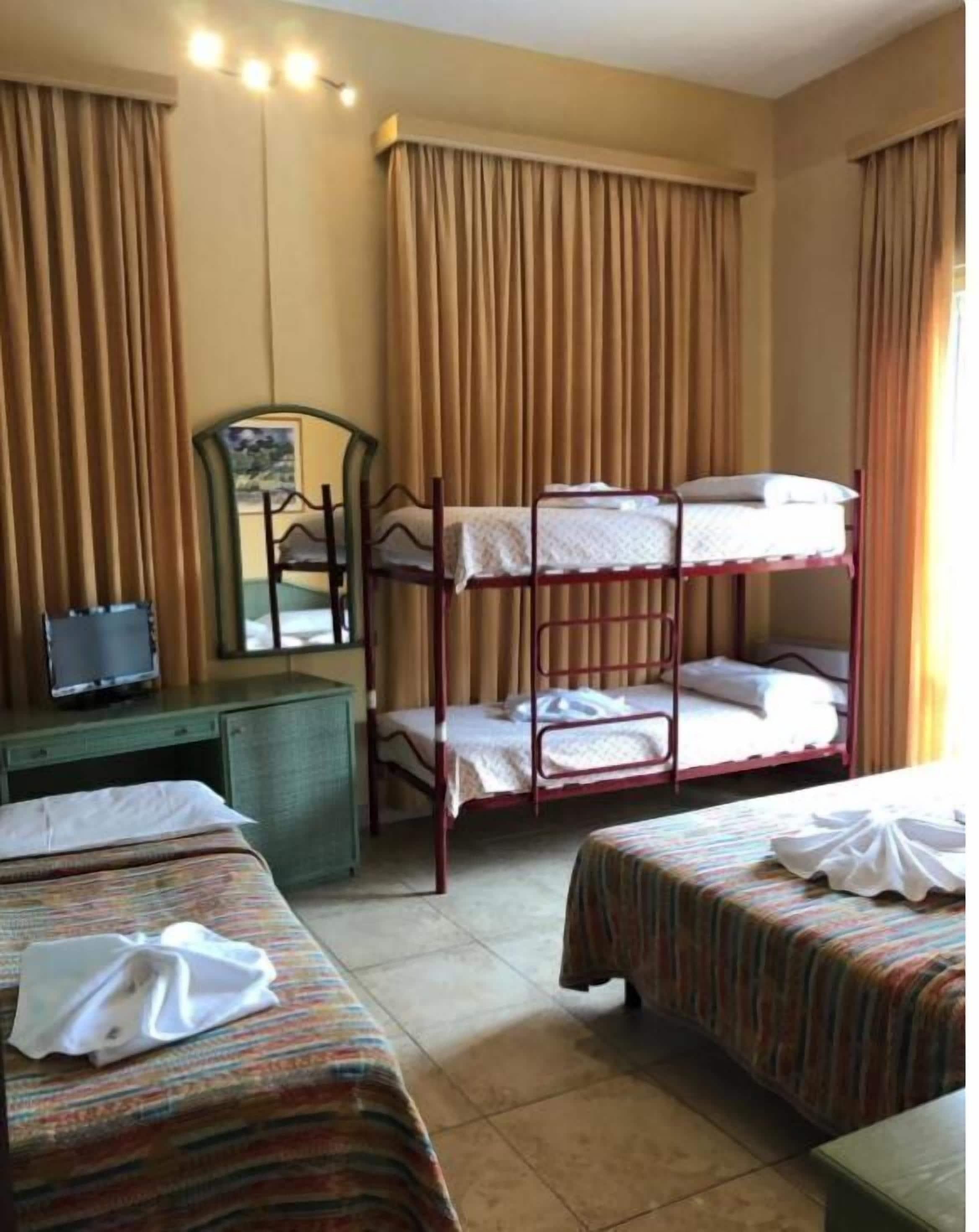 Amalfi & Restaurant Karaoke Bar Lido di Jesolo