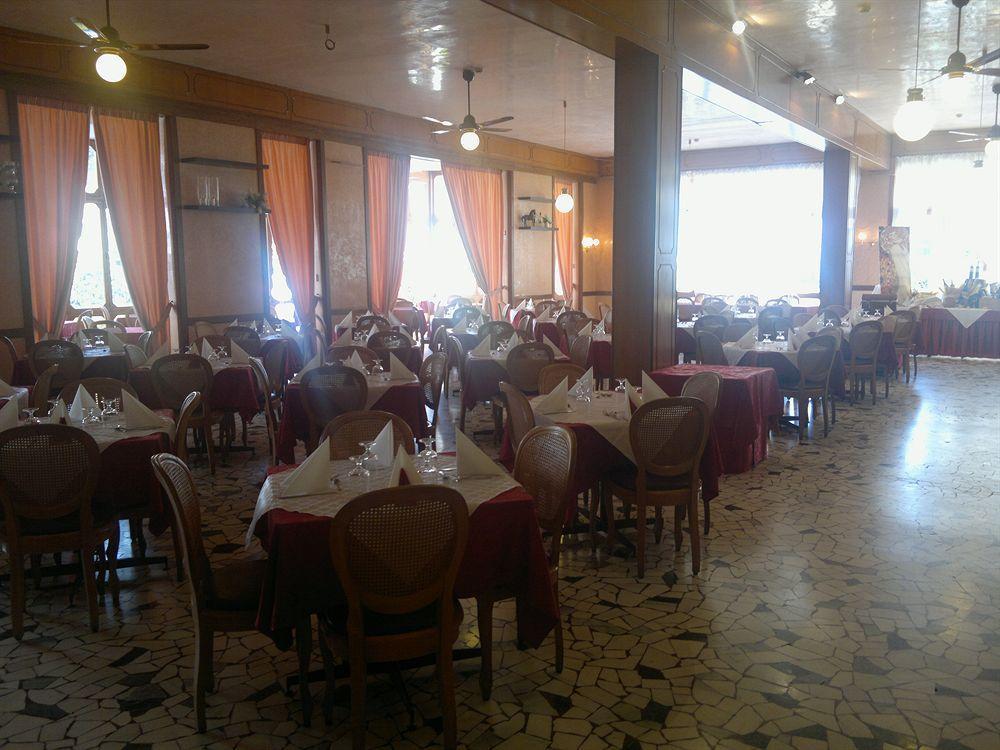 Amalfi & Restaurant Karaoke Bar Lido di Jesolo