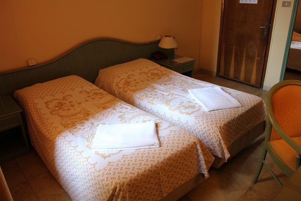 Amalfi & Restaurant Karaoke Bar