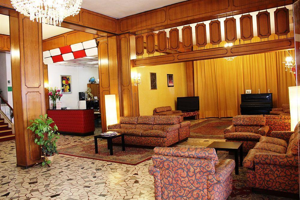 Amalfi & Restaurant Karaoke Bar Hotel 3*