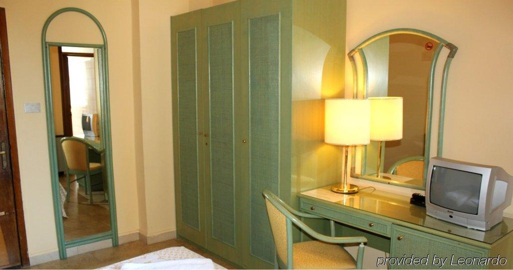 Amalfi & Restaurant Karaoke Bar Hotel