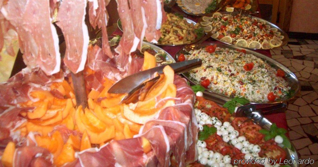 Amalfi & Restaurant Karaoke Bar Hotel 3*