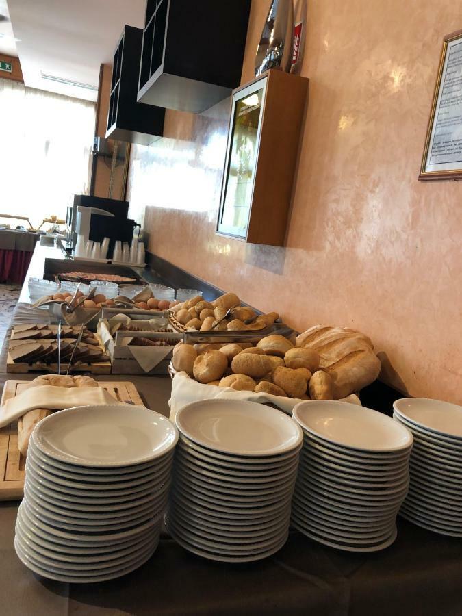 Hotel Amalfi & Restaurant Karaoke Bar 3*