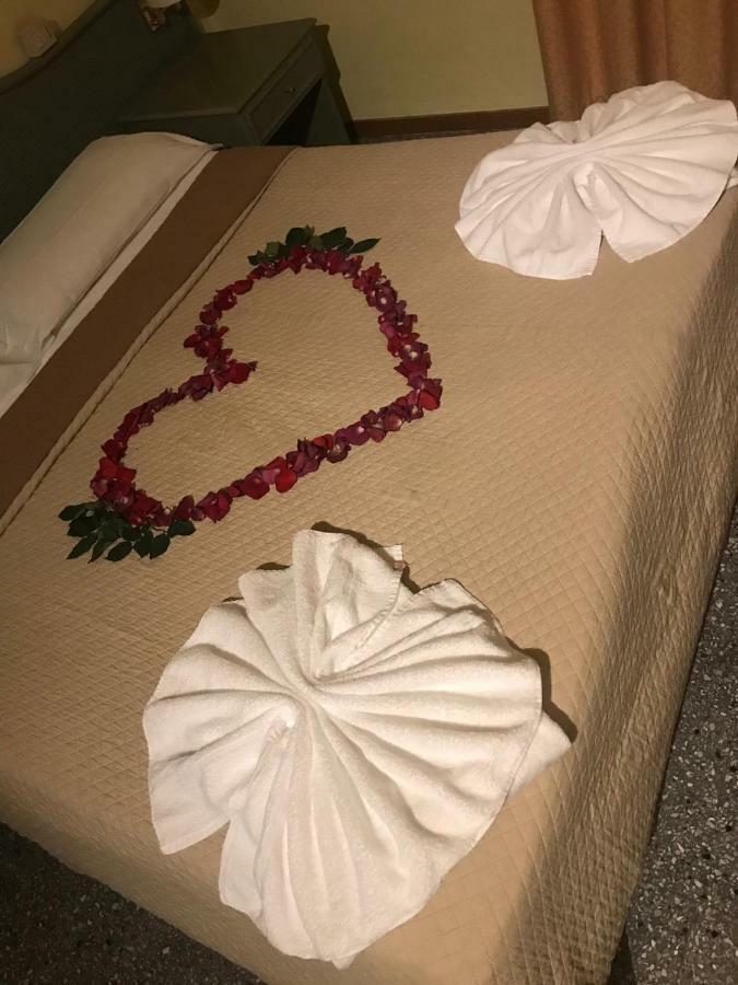 Amalfi & Restaurant Karaoke Bar