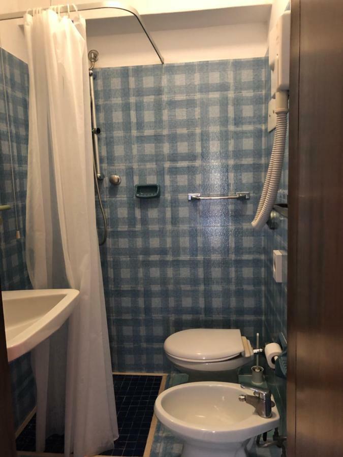 Amalfi & Restaurant Karaoke Bar Hotel