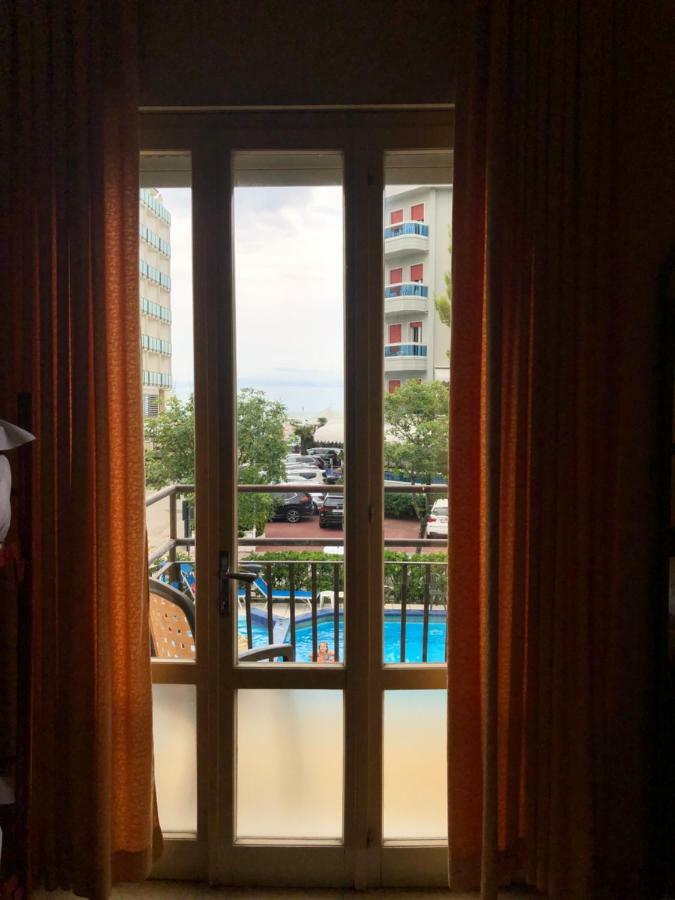 Amalfi & Restaurant Karaoke Bar Hotel 3*