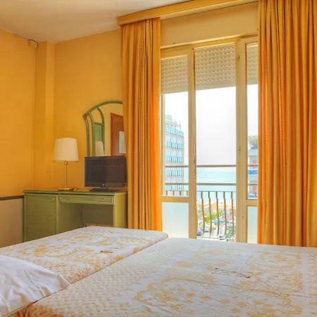 Amalfi & Restaurant Karaoke Bar Hotel