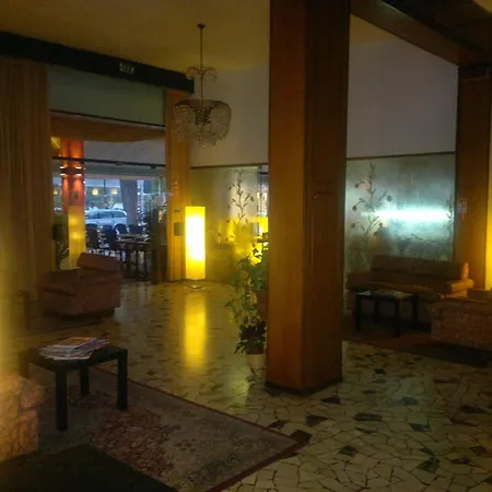 Hotel Amalfi & Restaurant Karaoke Bar