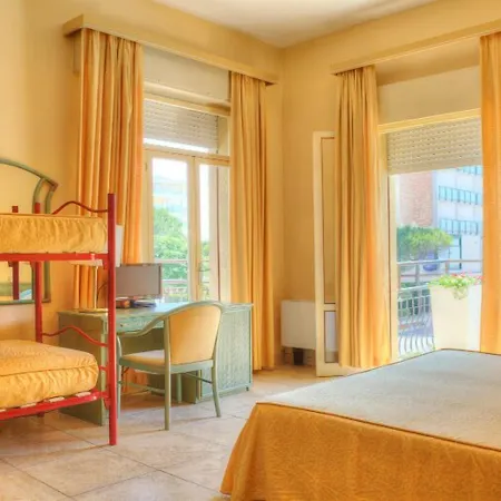 Hotel Amalfi & Restaurant Karaoke Bar 3*