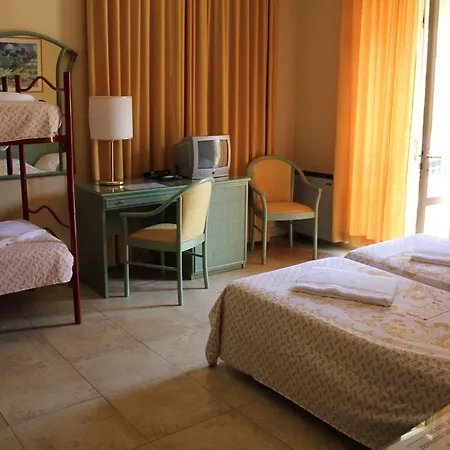Amalfi & Restaurant Karaoke Bar Hotel 3*