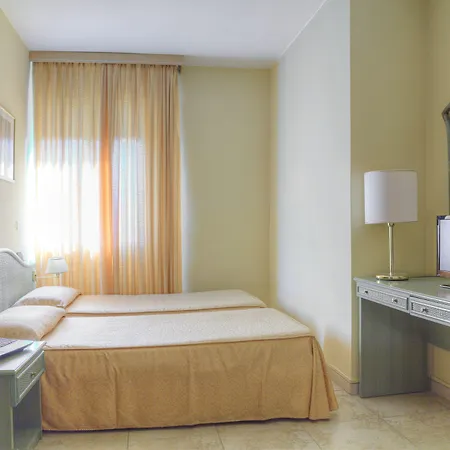 Hotel Amalfi & Restaurant Karaoke Bar 3*