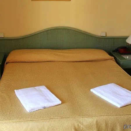 Amalfi & Restaurant Karaoke Bar Hotel 3*