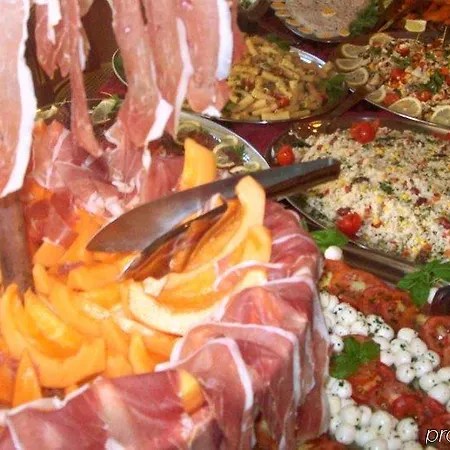 Amalfi & Restaurant Karaoke Bar Hotel 3*